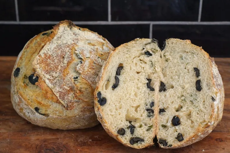 Gevuld zuurdesembrood van Brood&ambacht de Haan